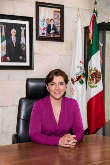 PRESIDENTA-LUPITA-OFICINA